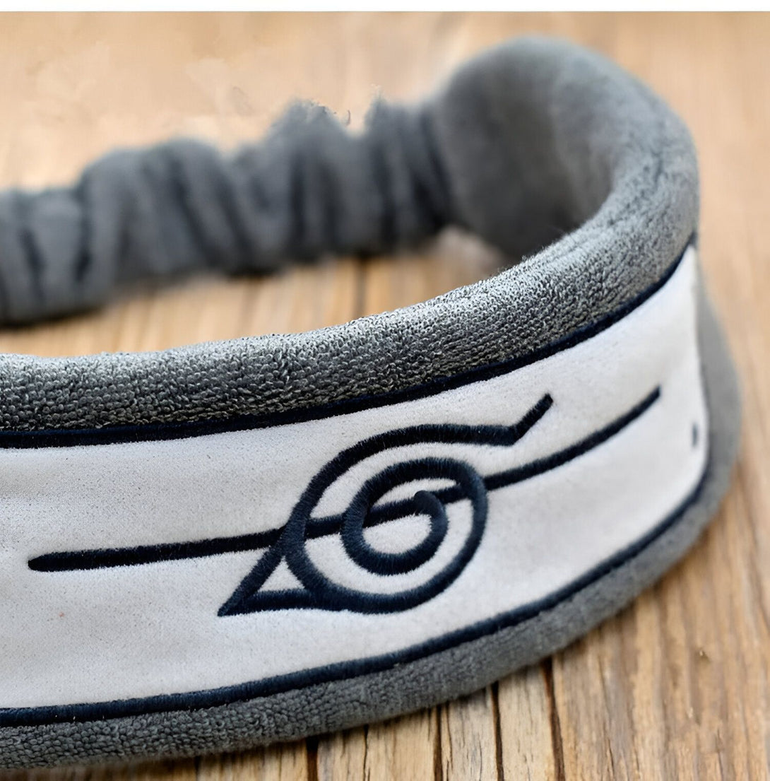 Bandeau gris en tissu avec le symbole de l'Akatsuki, un groupe de ninjas du manga et animé Naruto.