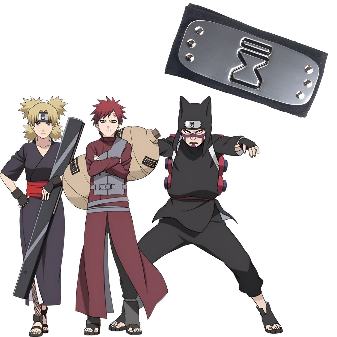 Trois personnages de l'anime Naruto : une femme aux cheveux blonds avec un bandeau noir, un homme aux cheveux roux avec un bandeau rouge et un homme aux cheveux noirs avec un bandeau noir. Ils sont tous représentés portant des bandeaux avec le symbole de l'heure sablier. Les bandeaux sont disponibles à la vente sur notre site web.