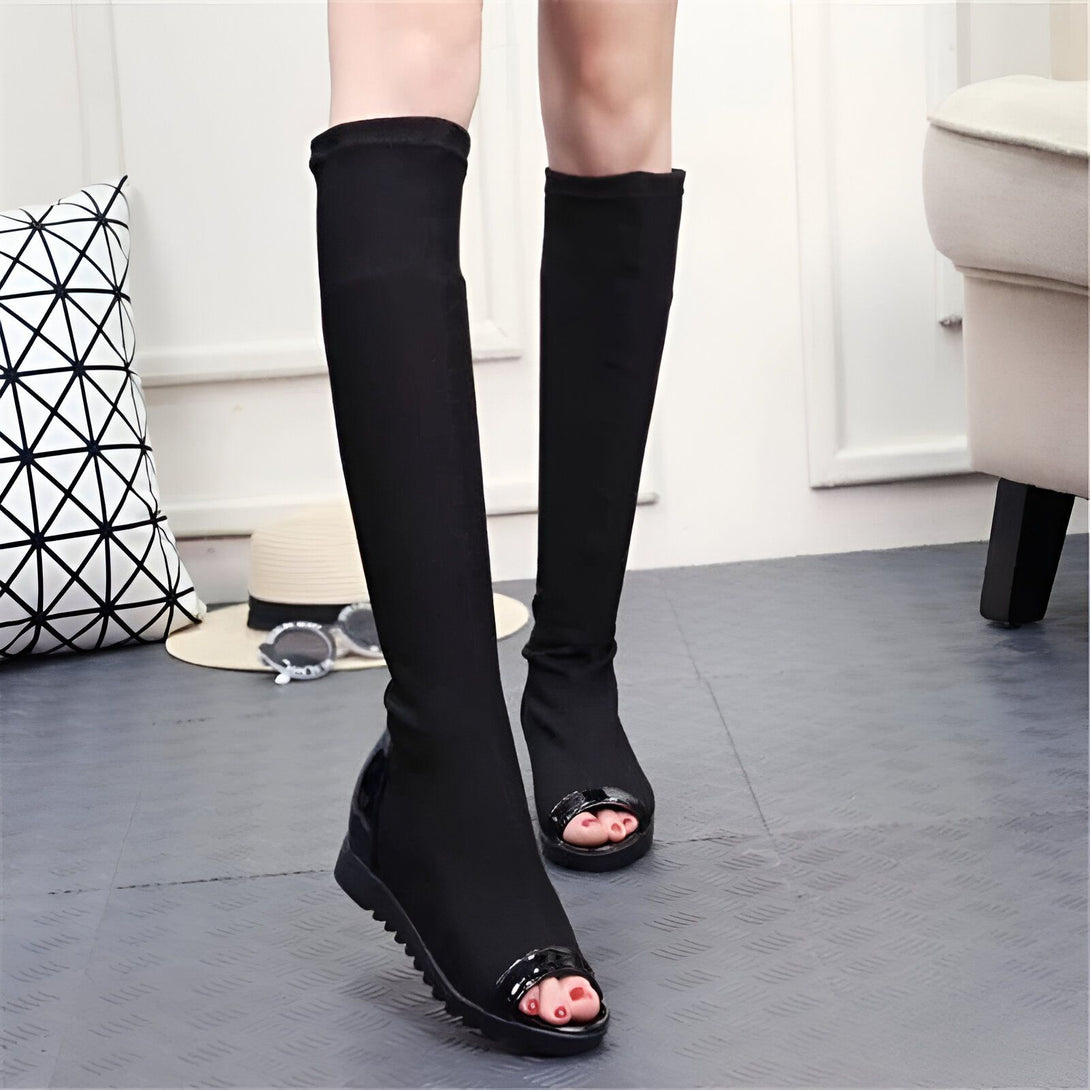 Bottes noires à bout ouvert en tissu, inspirées de l'univers de Naruto, pour un look tendance et original.