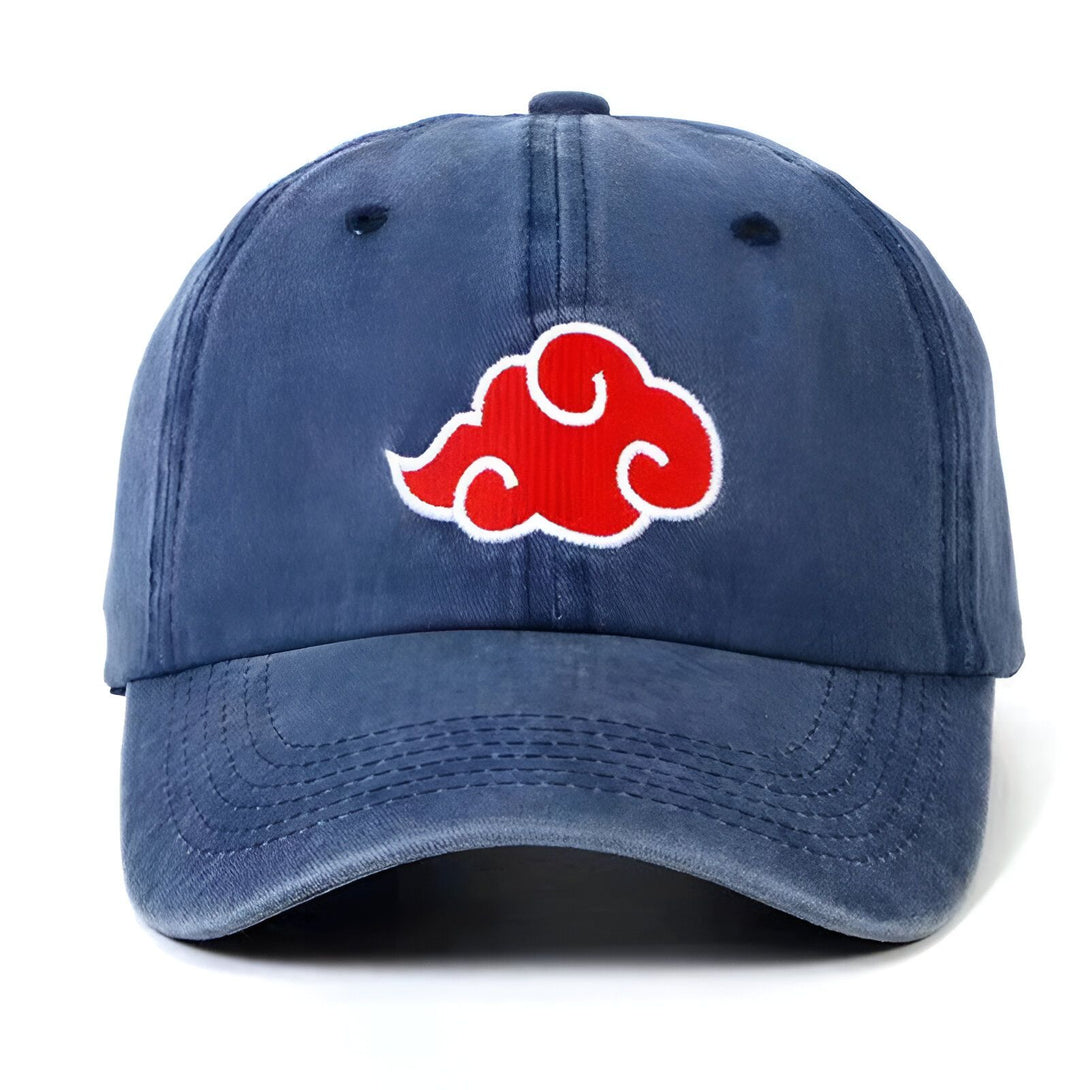 Casquette de baseball bleue avec un logo rouge de l'Akatsuki, l'organisation d'antagonistes du manga Naruto.
