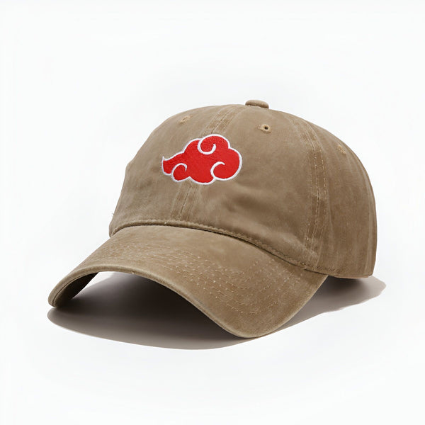 Casquette de baseball beige avec un logo rouge brodé en forme de nuage.