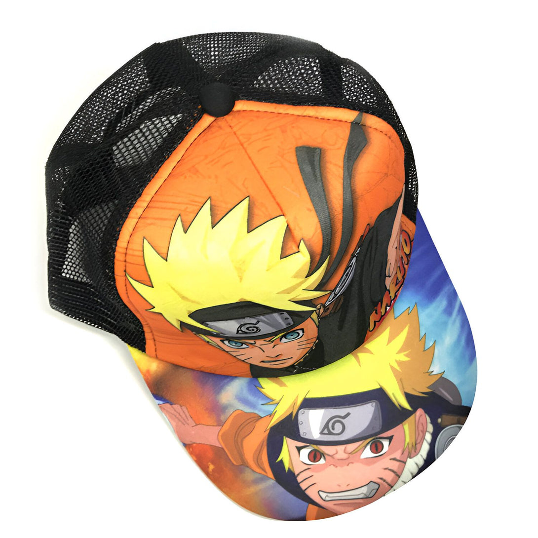 Casquette de baseball orange et noire avec un motif de Naruto. Le devant de la casquette présente deux images de Naruto, l'un avec ses yeux bleus et l'autre avec ses yeux rouges. La casquette est en maille sur les côtés.