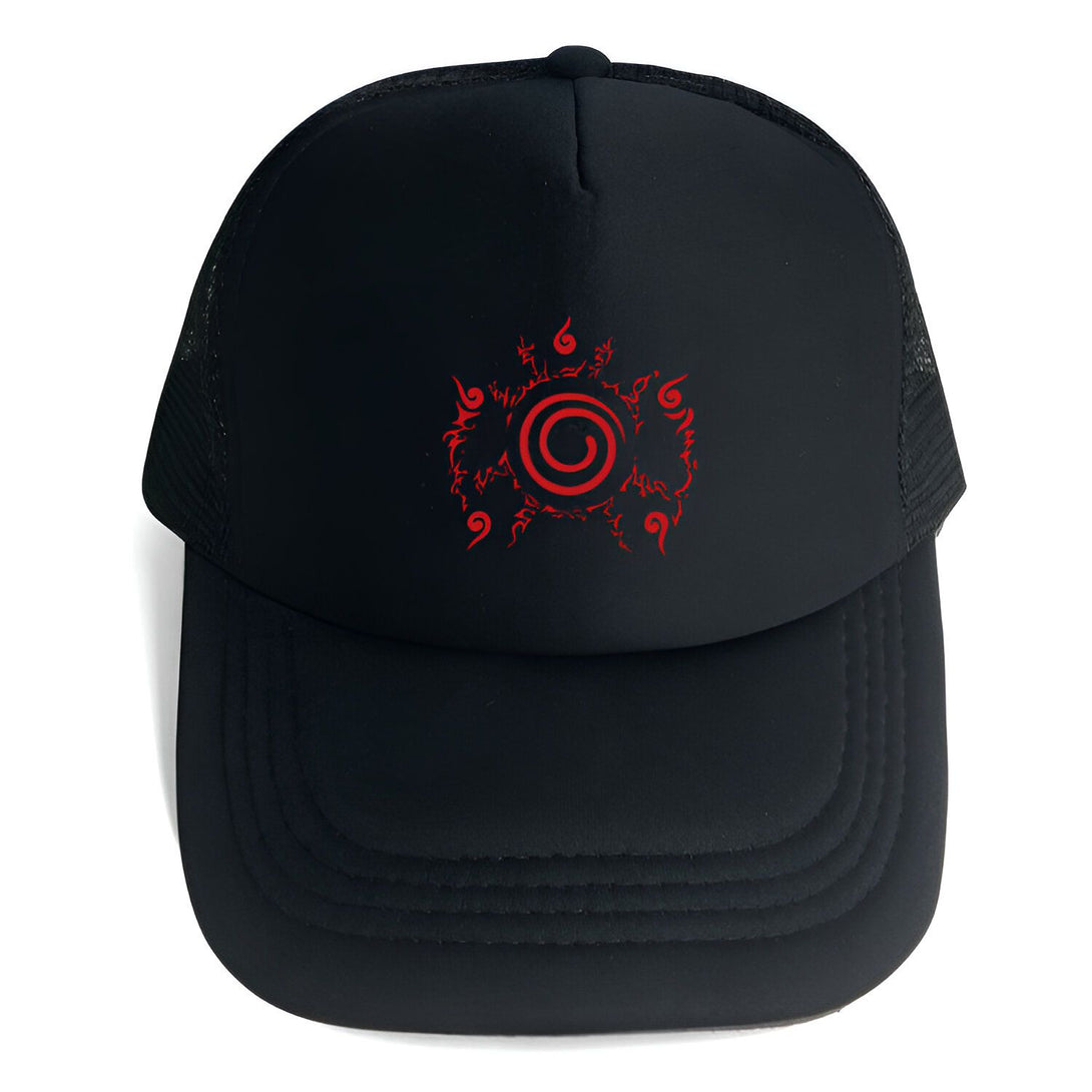 Casquette noire avec le logo de Naruto, un symbole rouge avec une spirale au centre et neuf flammes autour.