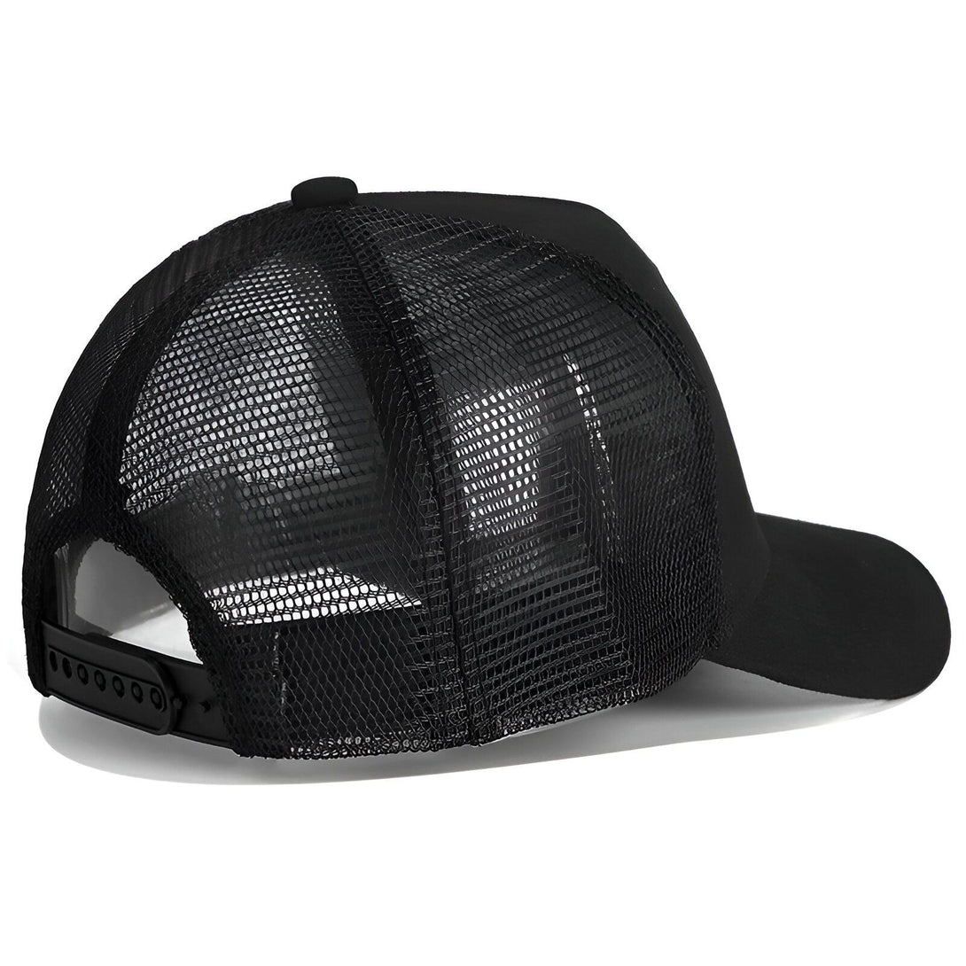 Casquette noire en maille avec une visière incurvée. Parfaite pour les fans de Naruto.