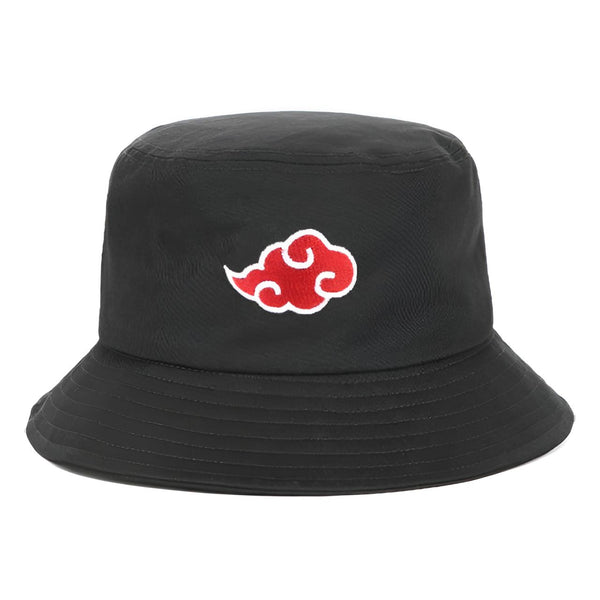Casquette noire en coton avec le symbole rouge du nuage de l'Akatsuki brodé sur le devant.  Parfait pour les fans de Naruto!