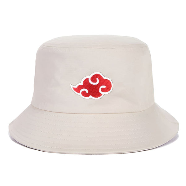 Casquette beige en toile avec un nuage rouge brodé, symbole emblématique de l'univers de Naruto.