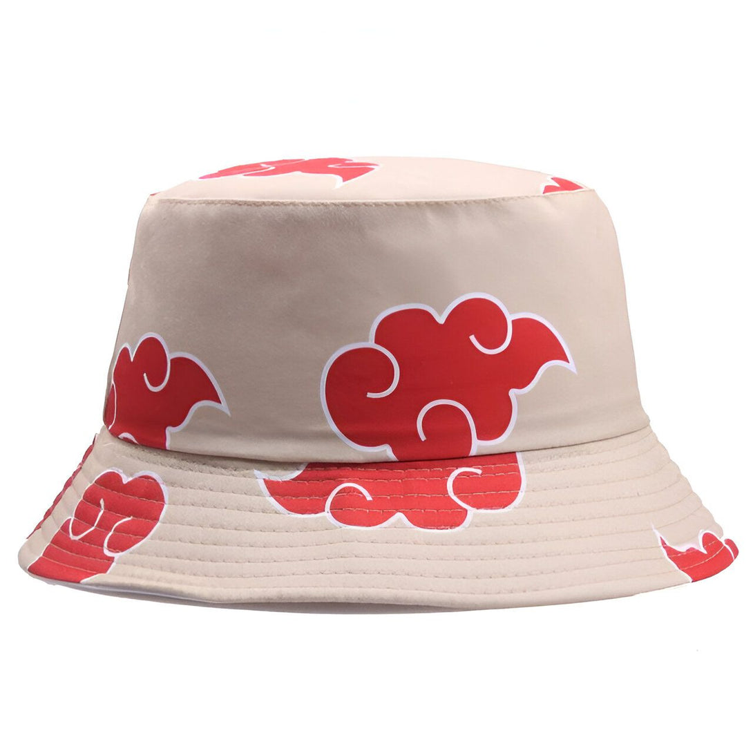 Casquette beige en coton avec un motif de nuages rouges, inspiré de l'univers de Naruto.