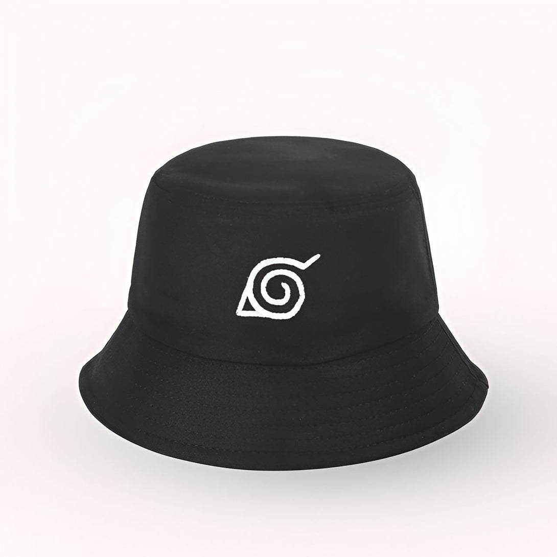 Casquette noire avec le logo de Konoha (feuille) de Naruto brodé en blanc.