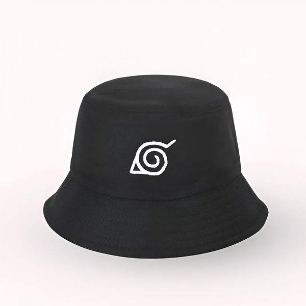 Casquette noire avec le logo de Konoha (feuille) de Naruto brodé en blanc.