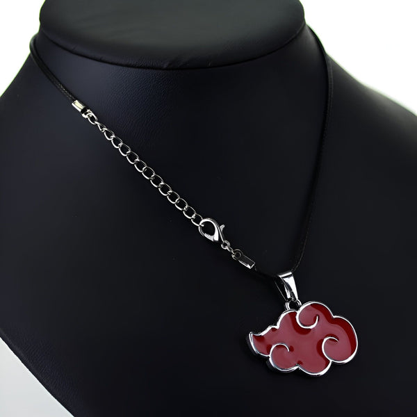 Collier avec un pendentif en forme de nuage rouge, symbole du personnage Naruto Uzumaki de la série manga et anime Naruto.
