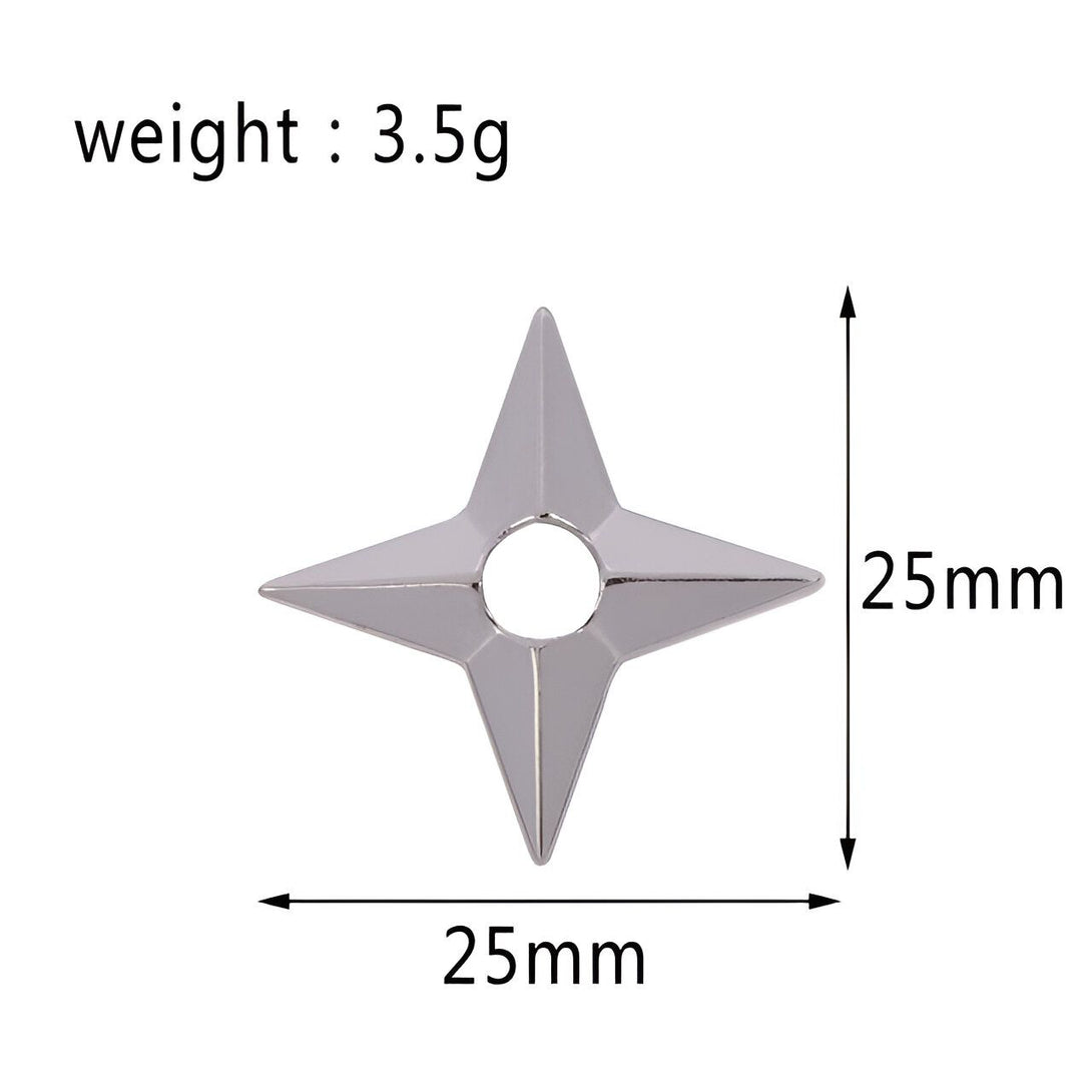 Un shuriken en métal argenté de 25 mm de diamètre, pesant 3,5 g. Un accessoire parfait pour les fans de Naruto !