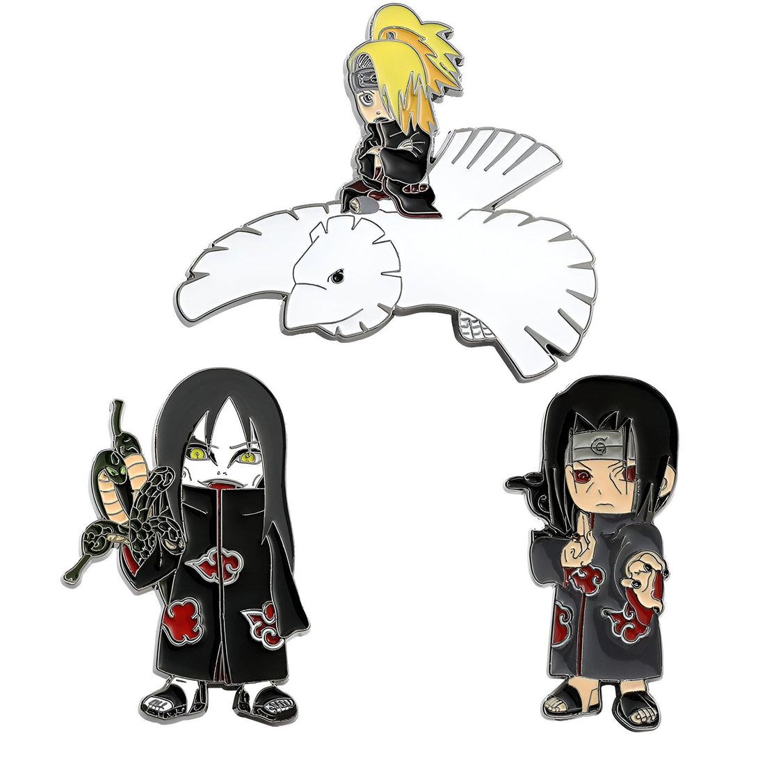 Ensemble de trois épingles en émail représentant des personnages de l'anime Naruto : Pain sur sa créature, Orochimaru avec son serpent et Itachi.  Parfait pour les fans de Naruto !