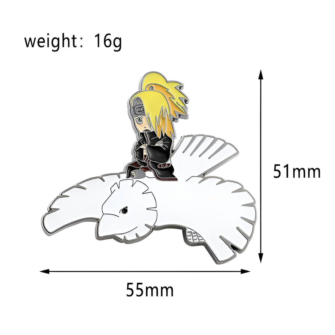 Épinglette en métal représentant Pain, un personnage de l'anime Naruto, monté sur son oiseau familier. L'épinglette mesure 51 mm de haut et 55 mm de large. Elle pèse 16 grammes.