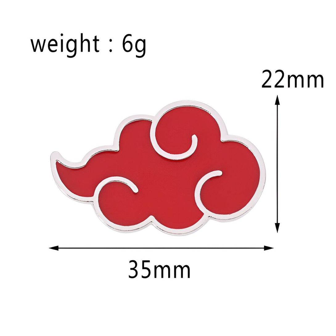 Épinglette rouge en forme de nuage, symbole de l'organisation Akatsuki de la série manga et anime Naruto, mesurant 35 mm de large et 22 mm de haut.
