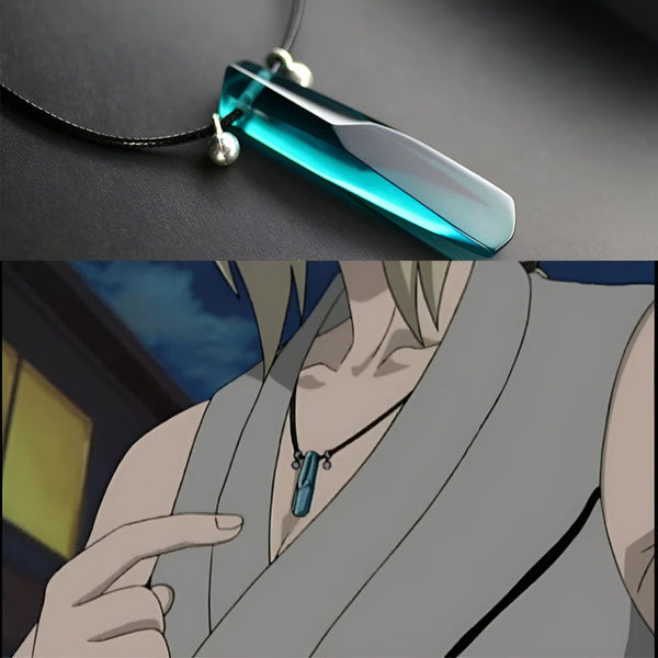 Collier en cristal bleu turquoise avec un pendentif en forme de cristal, inspiré du collier de Jiraiya dans l'anime Naruto.  Ce collier est un accessoire parfait pour les fans de Naruto.