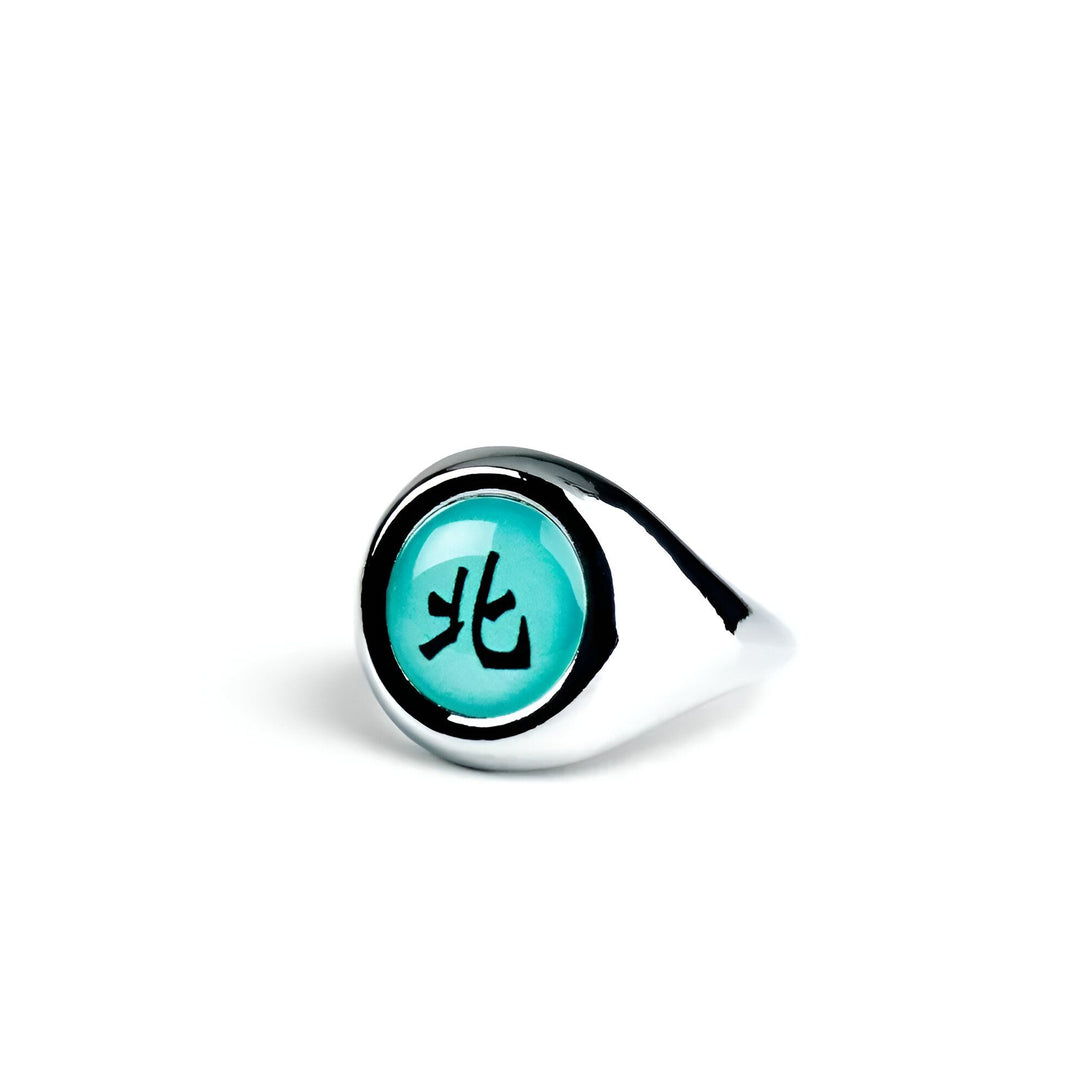 Bague en argent avec un cabochon bleu turquoise représentant le symbole "Lumière" de l'équipe de Naruto.
