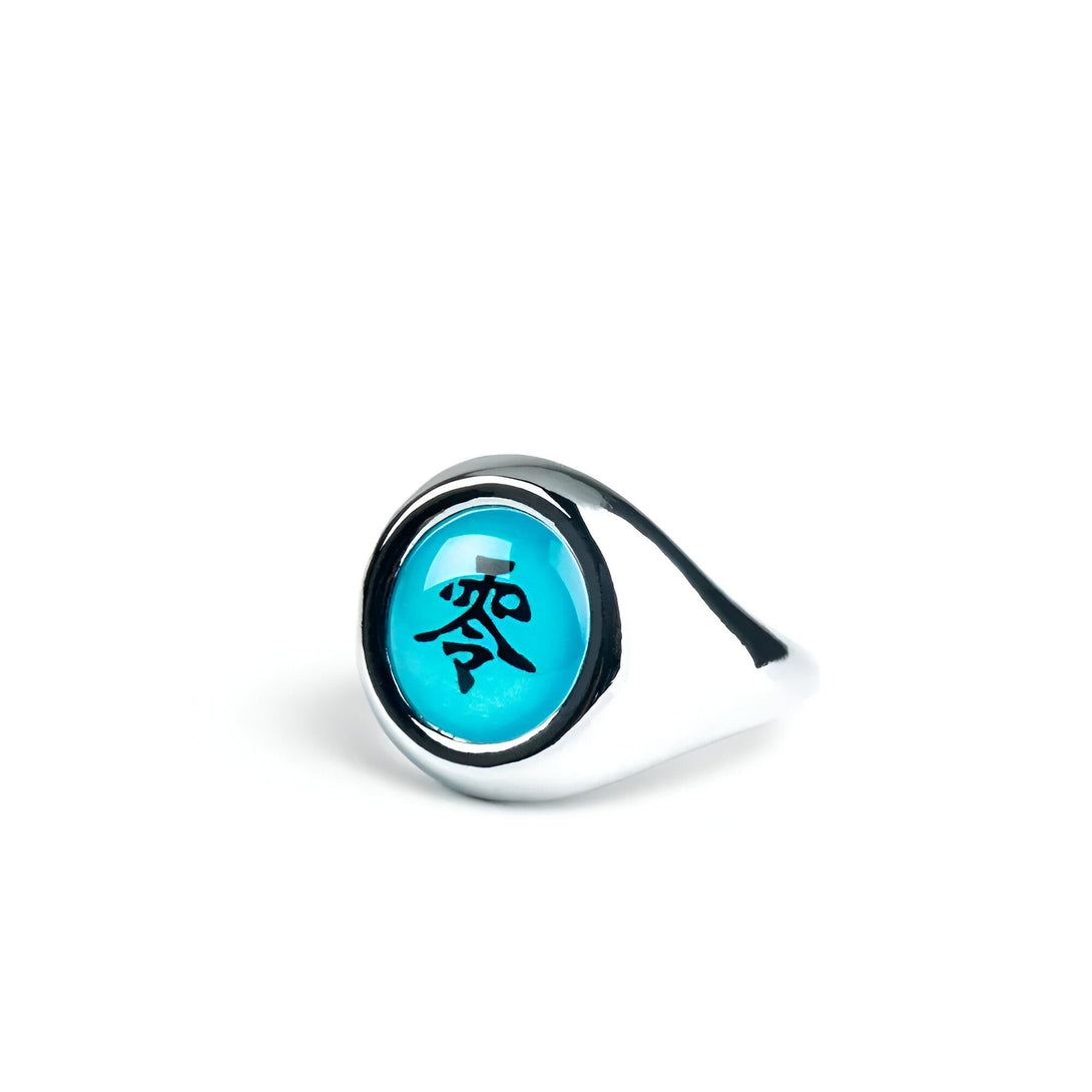 Bague en argent avec un cabochon bleu représentant le kanji "Shi" (Shikamaru Nara) de l'univers de Naruto.