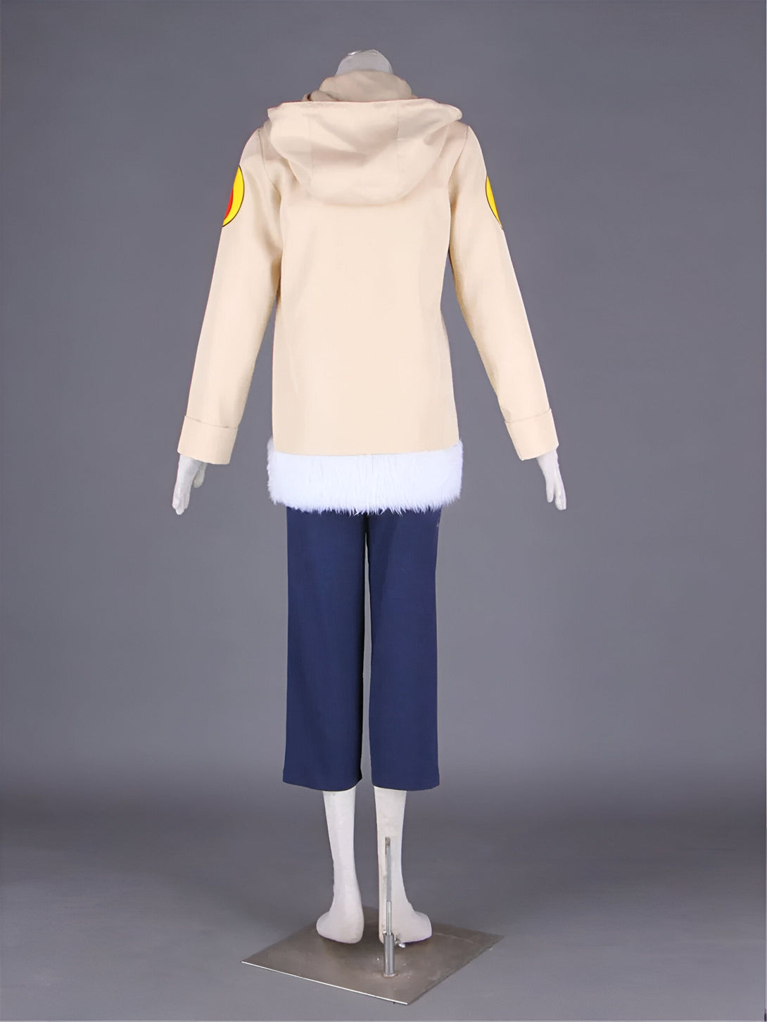 Veste beige à capuche avec bordure blanche et pantalon bleu foncé, cosplay de Naruto.
