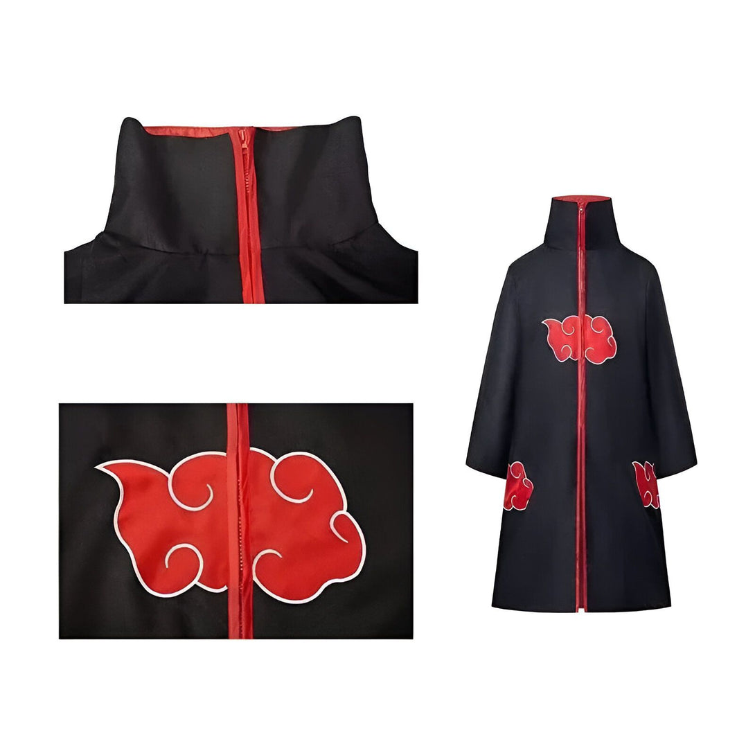 Capuche noire avec fermeture éclair rouge et motif de nuage rouge, manteau noir avec fermeture éclair rouge et motif de nuage rouge sur la poitrine et les manches.