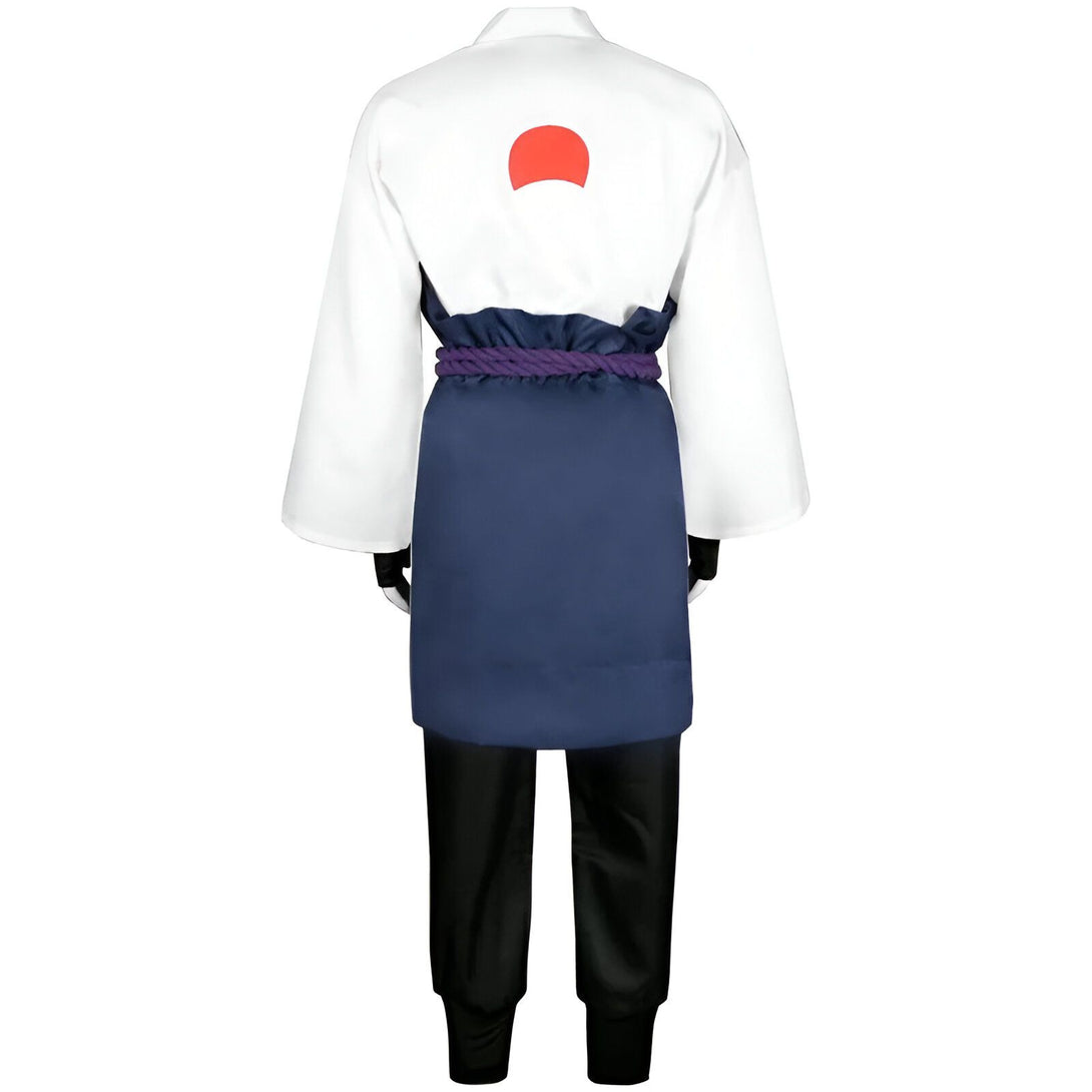 Costume Naruto Shippuden avec un haut blanc, une ceinture violette, un pantalon noir et un emblème rouge sur le dos.
