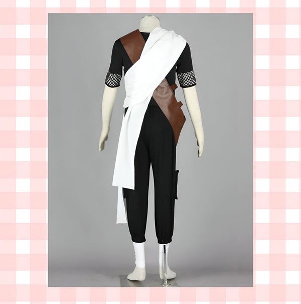 Costume Naruto Shippuden - Vêtement noir à manches courtes avec un bandeau blanc sur le torse, une ceinture en cuir marron et un pantalon noir.