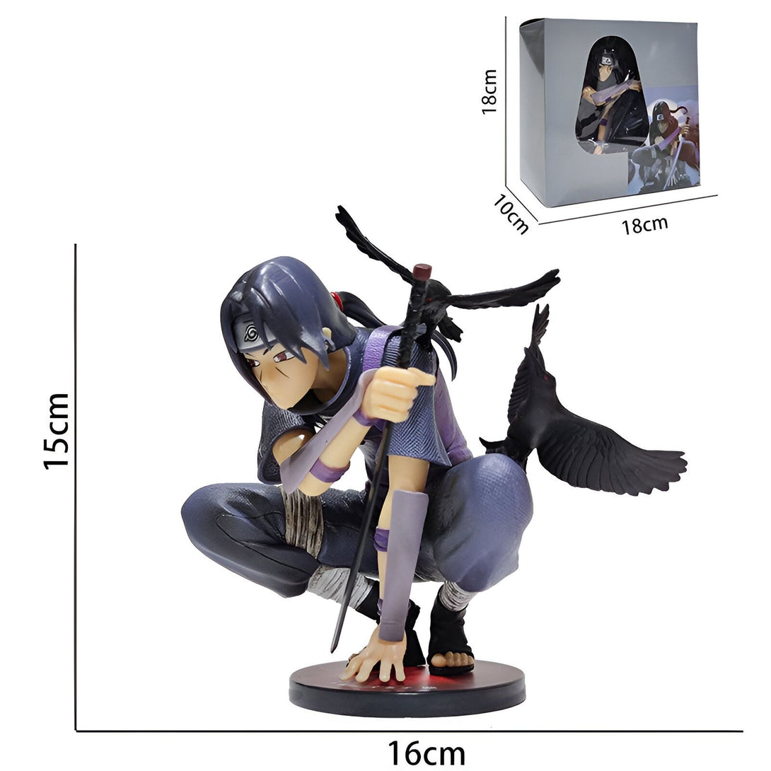 Figurine de collection Naruto Shippuden représentant Sasuke Uchiha avec son corbeau, mesurant 15cm de hauteur, 16cm de largeur et 18cm de profondeur.