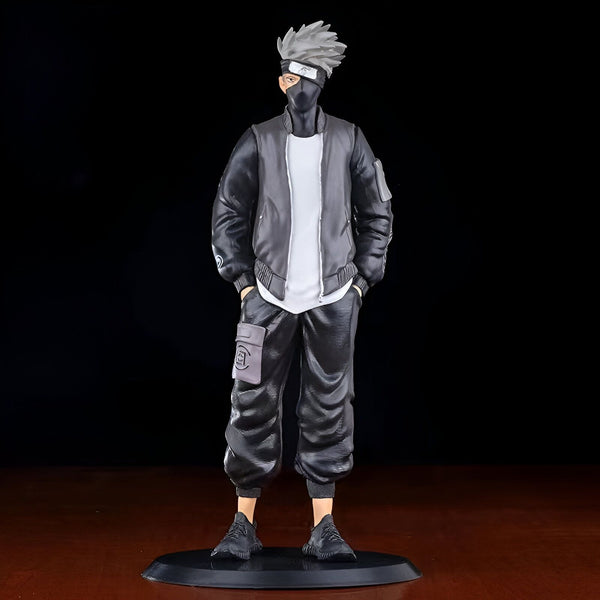 Figurines de collection Naruto Kakashi Hatake en tenue streetwear, portant un masque noir et une veste bomber.