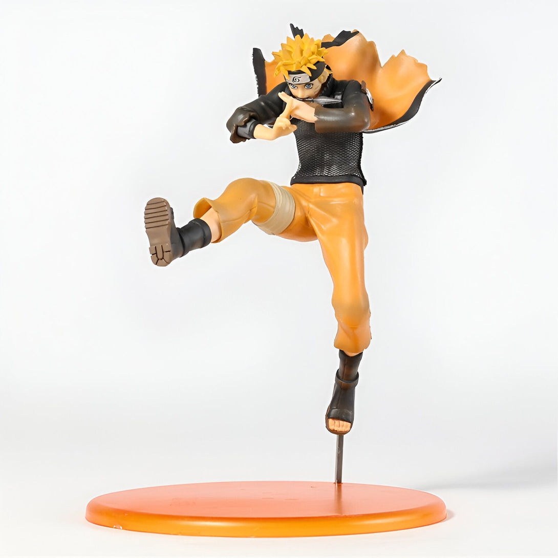 Naruto Uzumaki, le protagoniste de la série manga et anime Naruto, dans une pose dynamique, portant sa tenue emblématique orange et noire, prêt à lancer son Rasengan. Figurine de collection de qualité.
