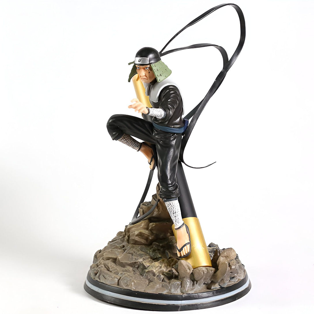 Figur de collection Naruto de Zabuza Momochi, le démon du brouillard, en position d'attaque avec son épée et ses bandanas noirs.