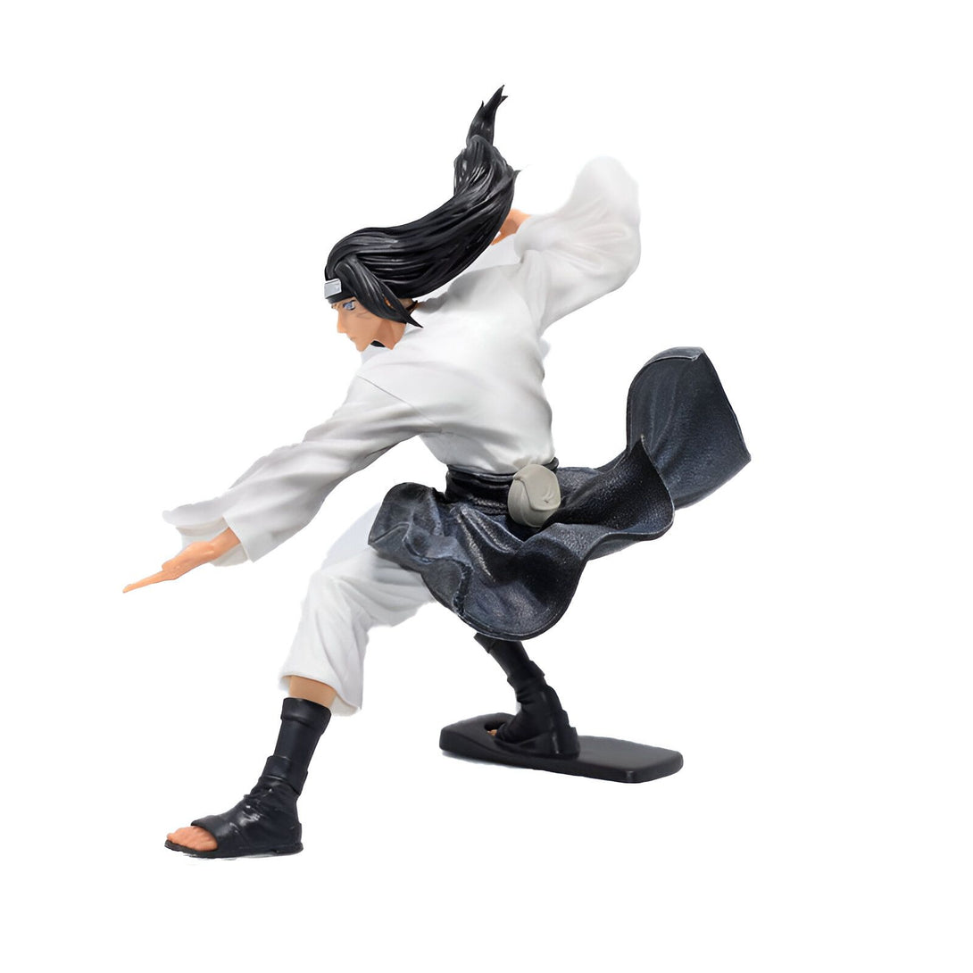 Figurines Naruto, figurine de Kakashi Hatake en position d'attaque, portant son costume blanc et noir.