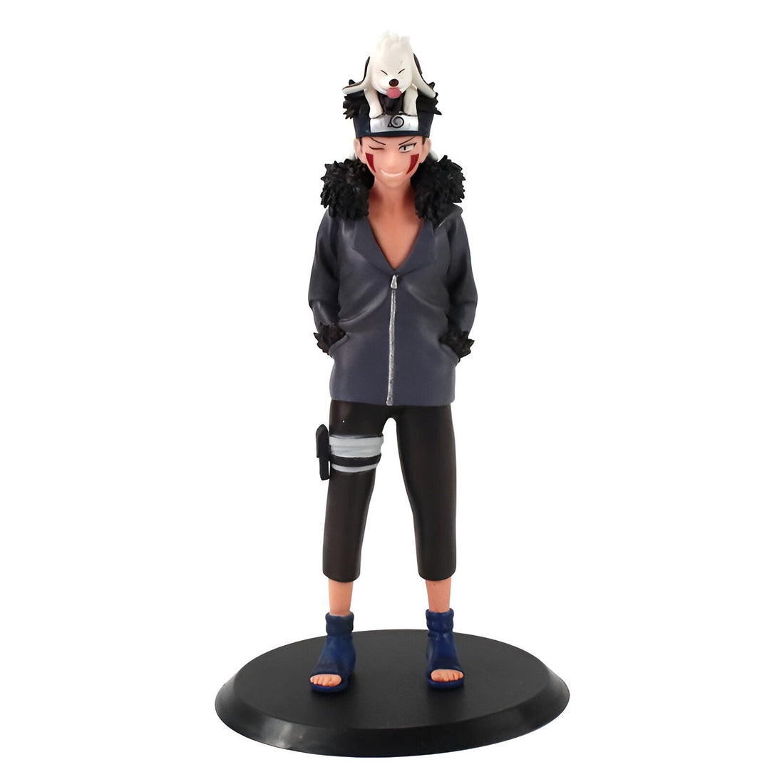 Figurine de Naruto Uzumaki en tenue de Hokage avec son chien Paikkun sur la tête.