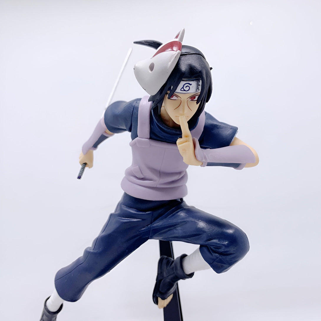 Figure de Kakashi Hatake en tenue de ninja, portant son masque de chien,  se préparant à attaquer avec son épée,  un incontournable des produits Naruto.