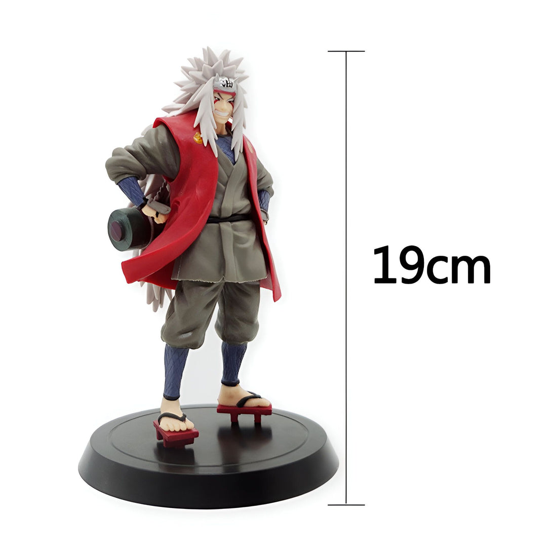 Figurine de collection Naruto de 19 cm représentant Jiraiya, un personnage important de la série manga et anime Naruto. Jiraiya est représenté avec sa tenue rouge et sa longue chevelure blanche.