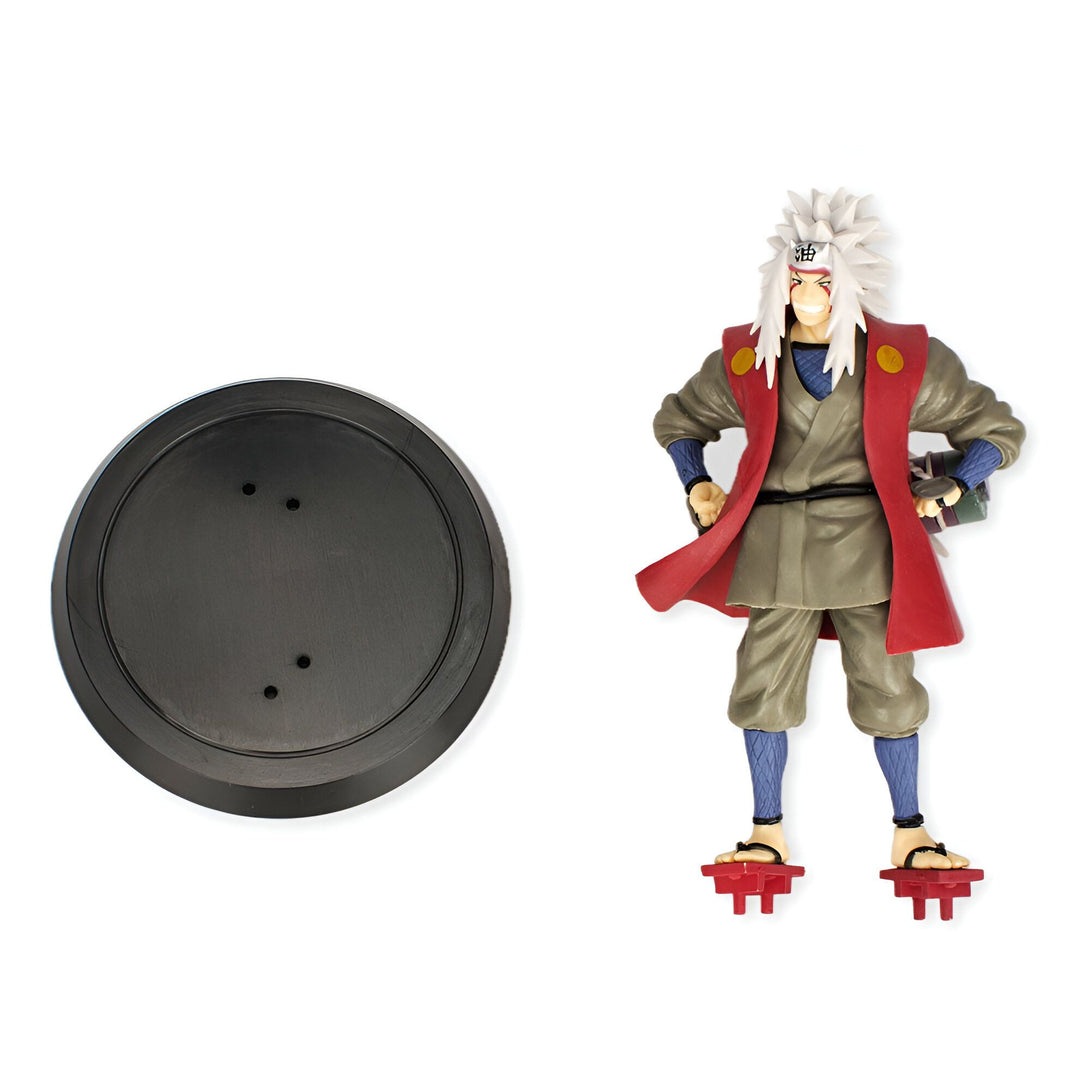 Figure de collection de Jiraiya, personnage de l'anime Naruto, avec son socle noir.  La figurine est debout et porte sa tenue de ninja rouge et verte.