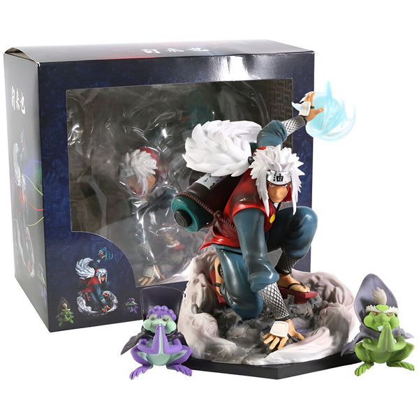 Figure de collection de Naruto représentant Jiraiya en action, debout sur un nuage et accompagné de deux grenouilles. Il tient un parchemin dans son dos et lance une technique d'eau.