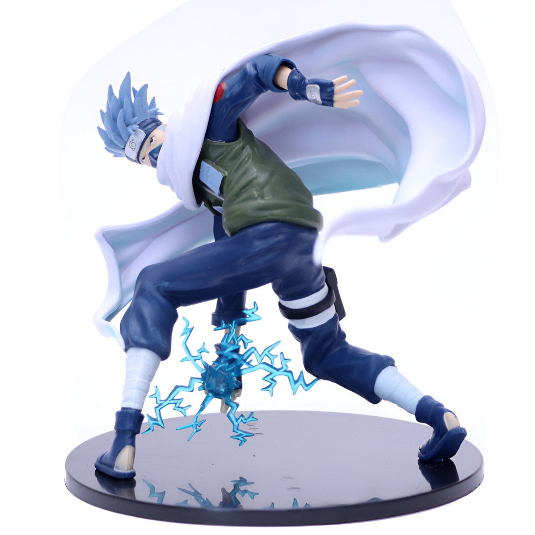 Figure de collection de Kakashi Hatake de Naruto, portant son célèbre manteau blanc et utilisant son jutsu Raikiri.