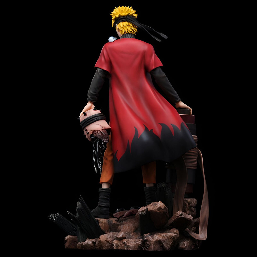 Naruto Uzumaki en figurine, portant son manteau rouge et tenant la tête de Pain, sur un fond noir. Figurine de collection Naruto.