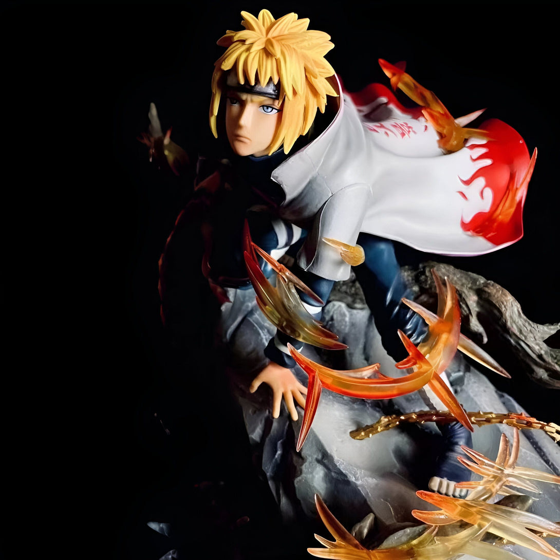 Figure de collection de Minato Namikaze, le Quatrième Hokage, dans une pose dynamique sur un rocher. Il porte sa tenue de Hokage et ses cheveux blonds distinctifs. Des effets de flammes jaunes et oranges entourent la figure, représentant son Rasengan.