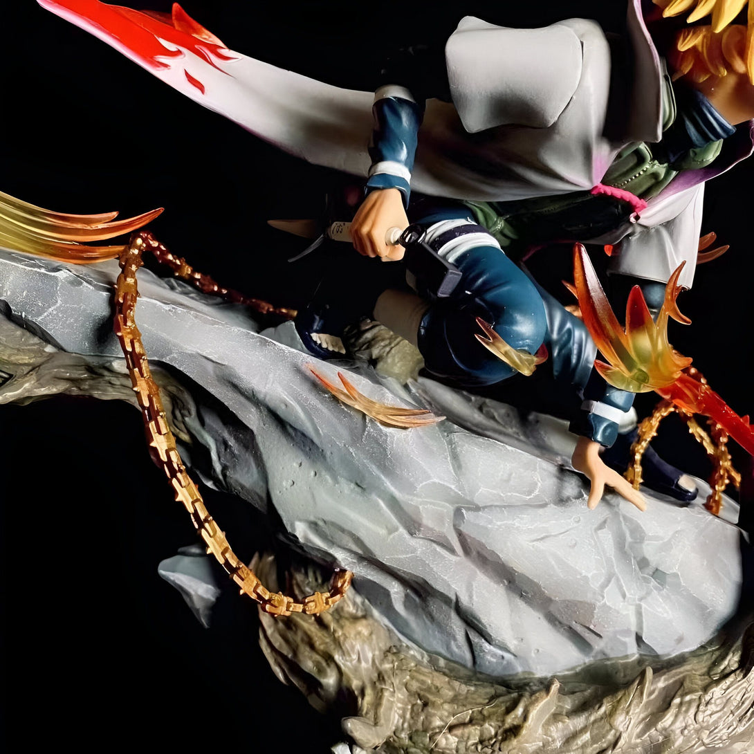Naruto, le personnage principal de l'anime Naruto, est représenté dans une pose dynamique sur une base rocheuse. Il porte son costume emblématique et brandit son célèbre katana. Des flammes orange et dorées entourent le personnage, ajoutant une touche spectaculaire à la figurine.