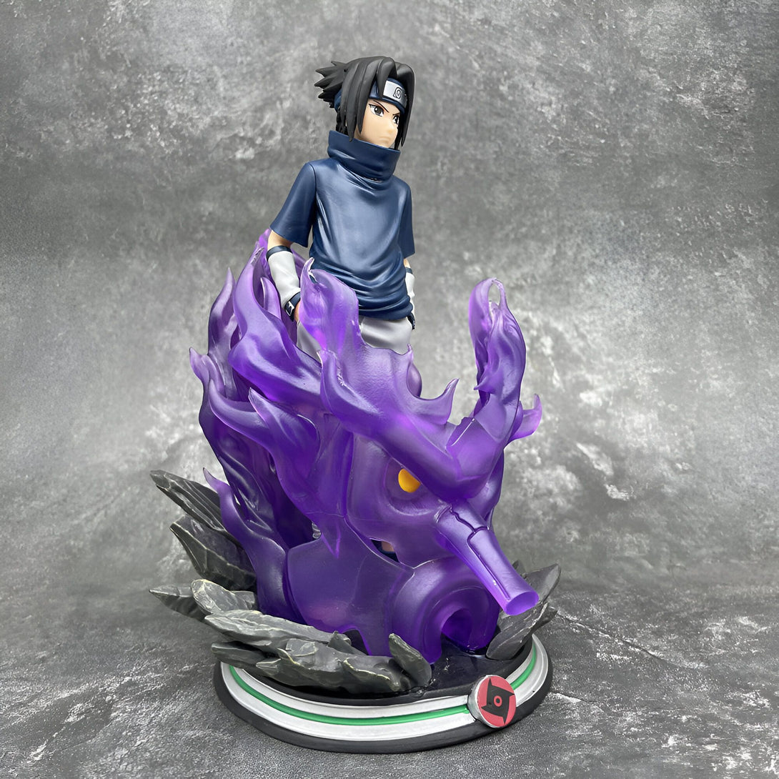 Figurines Naruto Shippuden, Sasuke Uchiha, avec la tête du Susano'o, pour les fans de l'anime et manga japonais.