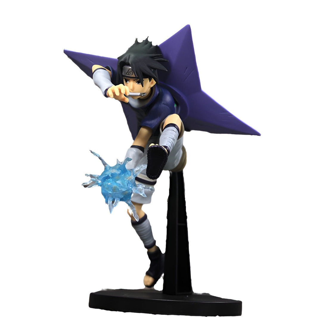 Figure de Naruto Uzumaki en action, portant son costume bleu et son emblème du village de Konoha sur le front. Il est en train d'utiliser une technique de vent et porte un shuriken sur le dos.
