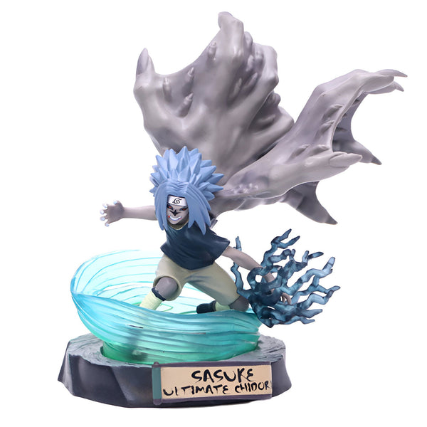 Figurines de collection Naruto représentant Sasuke en train d'utiliser son jutsu Chidori. La figurine est posée sur une base qui représente une vague d'énergie bleue.