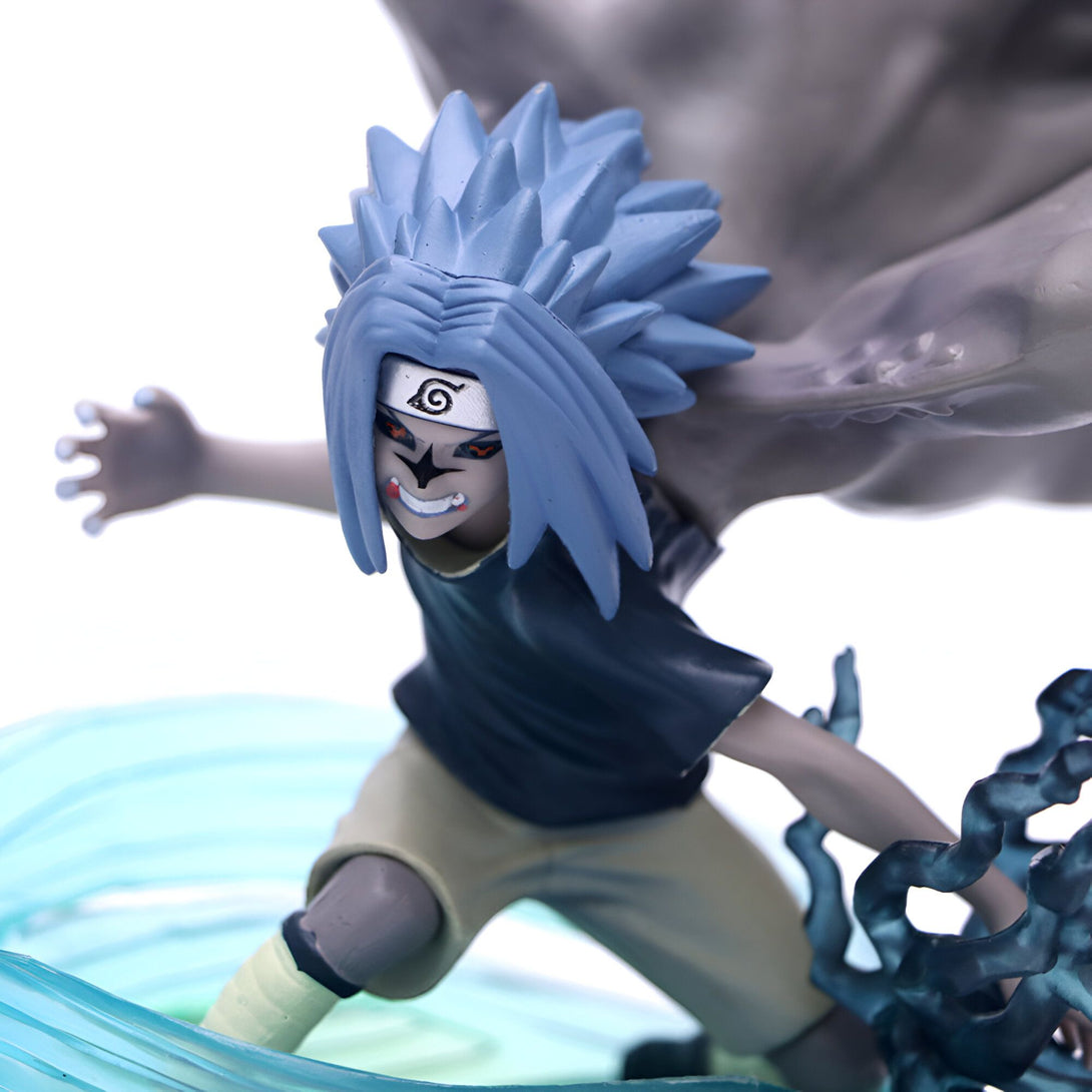 Naruto Uzumaki en mode Chakra du Kyûbi, la figurine le représente en train de se battre, les yeux rouges et la bouche ouverte. Il est entouré de chakra bleu et gris. Cette figurine est une pièce de collection parfaite pour les fans de Naruto.