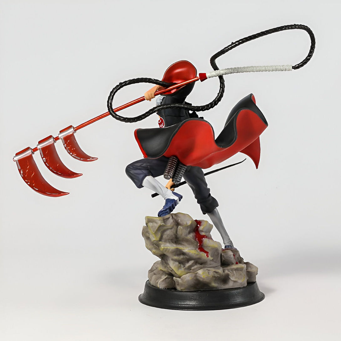 Figurines Naruto en PVC, représentant Hidan de l'Akatsuki, tenant sa faux et son arme à chaîne. La figurine est posée sur un socle en pierre.