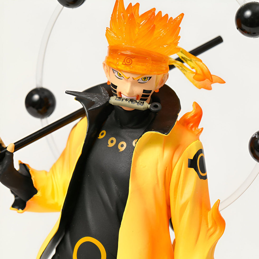 Naruto Uzumaki, le héros de l'anime Naruto, dans sa tenue de Sixième Voie du Pain, avec ses cheveux enflammés et ses yeux Sharingan.