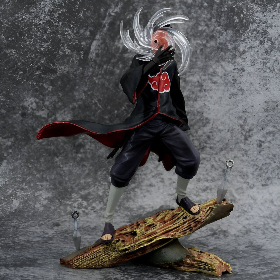 Figure de collection de Pain, personnage emblématique de la série d'anime Naruto, tenant son Rinnegan.  La figurine est représentée dans une pose dynamique, debout sur un socle en bois.