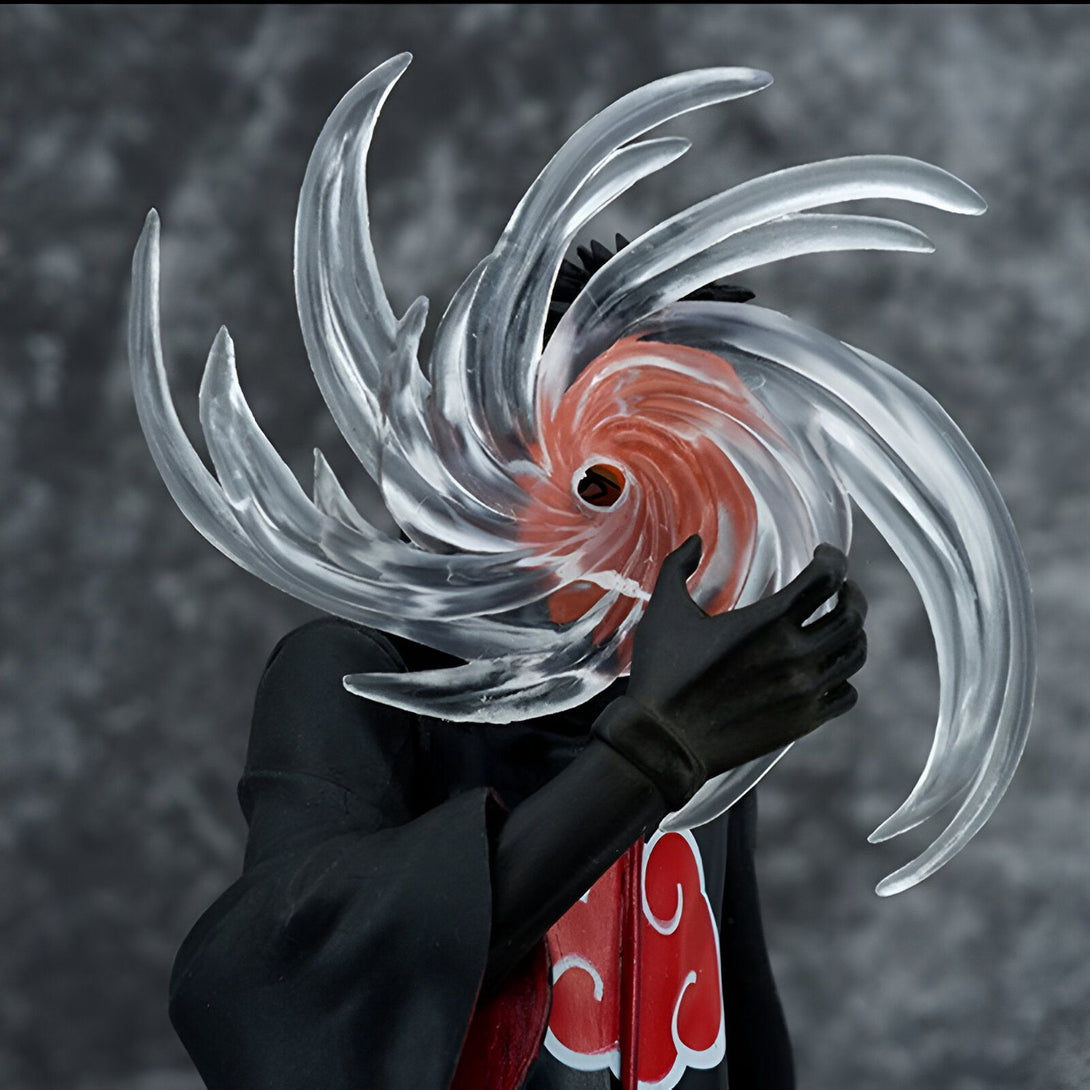 Figurines de collection Naruto : Obito Uchiha avec le Rinnegan et son Sharingan actif.