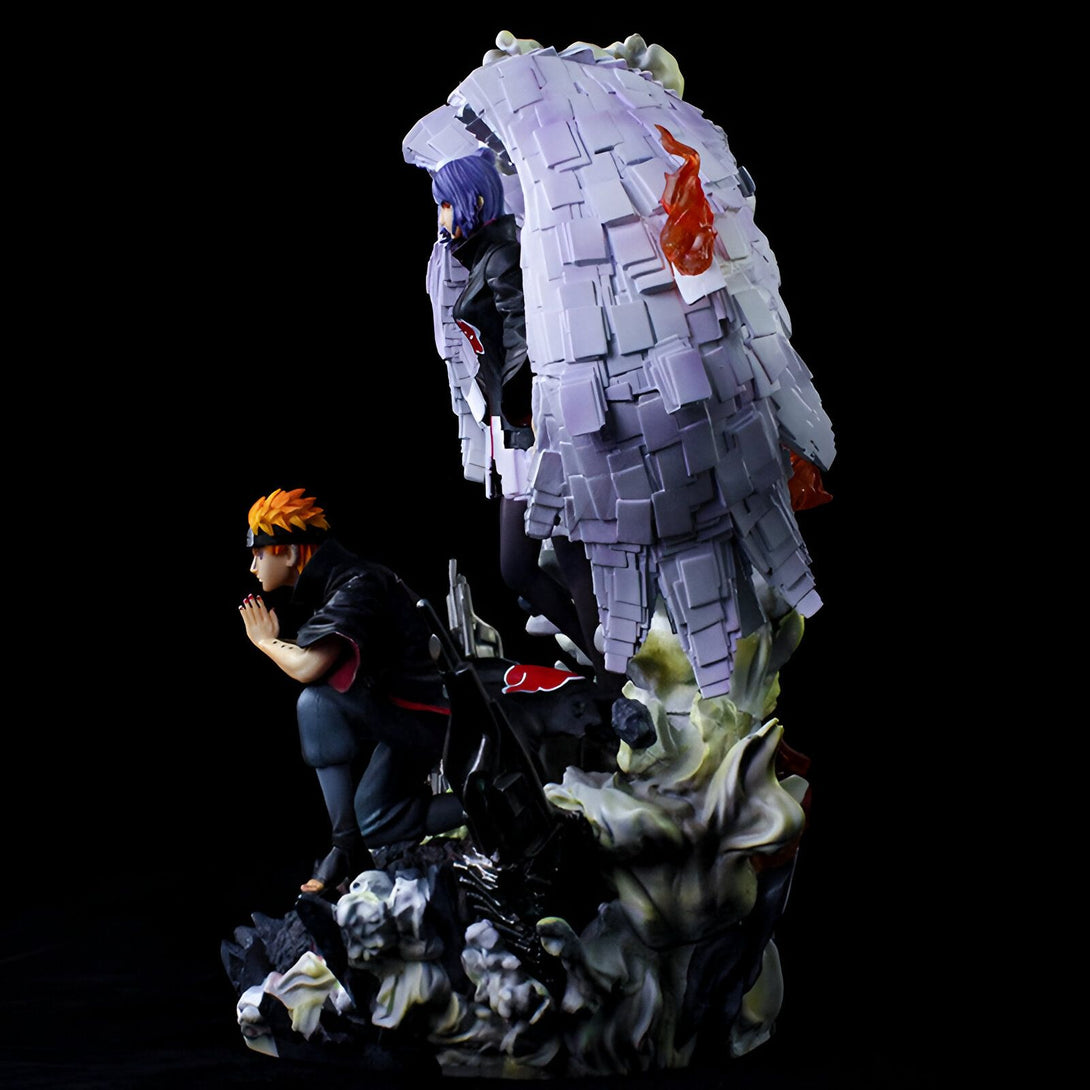 Statue de collection Naruto Shippuden représentant Pain et Konan, avec une finition détaillée et une base de fumée.