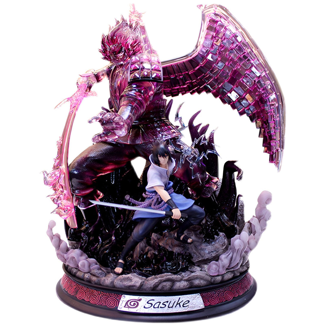 Statue de Sasuke Uchiha de Naruto Shippuden, avec un Susanoo violet et des ailes brillantes.