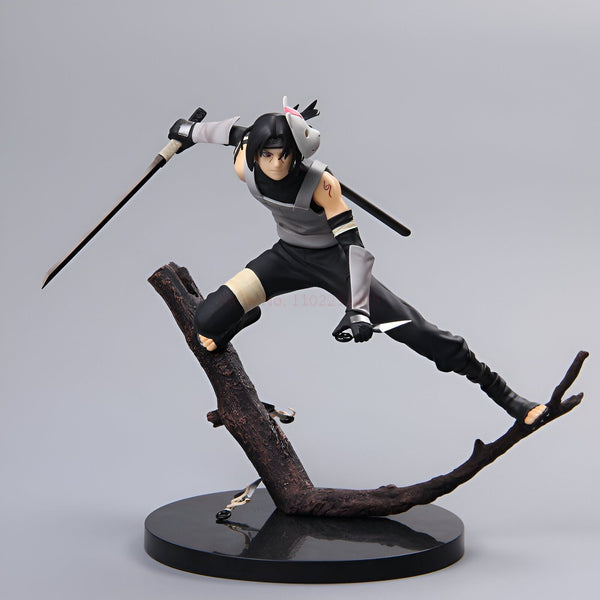 Figur de Naruto Shippuden représentant Kakashi Hatake portant son masque de ninja et brandissant son épée. Il est debout sur une branche d'arbre et prêt à attaquer.